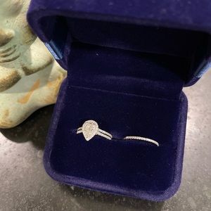 Genuine brilliant cut, pear-shaped diamond Engagement Ring